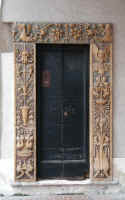 San Nicol - Porta della canonica. Stipiti e architrave del XVI secolo