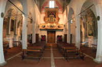 Chiesa di San Nicol. Navata centrale e in fondo Organo Neri-Fontana