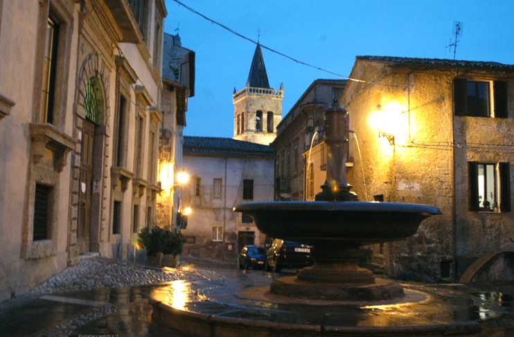 Collescipoli, Piazza Risorgimento al crepuscolo