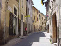 Tratto iniziale di Corso dei Garibaldini, la via principale del paese