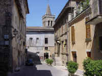 Piazza Risorgimento. Sullo sfondo il campanile della Chiesa di S. Nicol