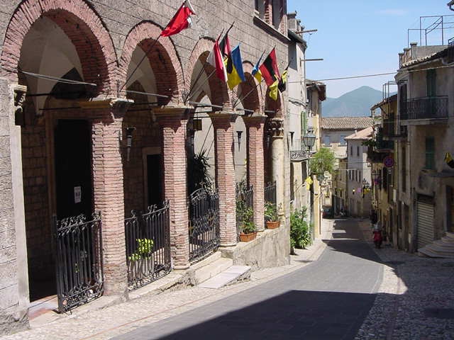 Portico della Chiesa di San Nicol, lungo Corso dei Garibaldini